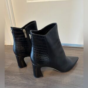 Guess Women’s Black Leather Ankle Boots Size 6.5 US / 37 EU